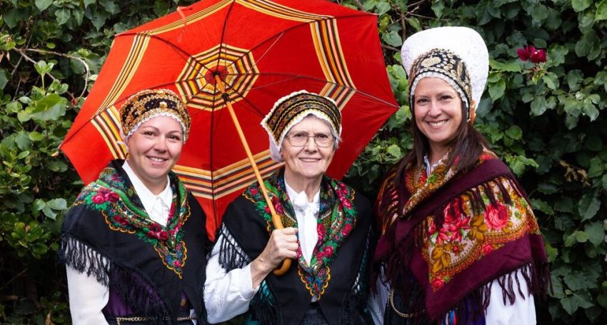 Anna Kalc (centre) with her daughters Michelle Sinclair (left) and Carmen Jenko. Picture; Ben Macmahon